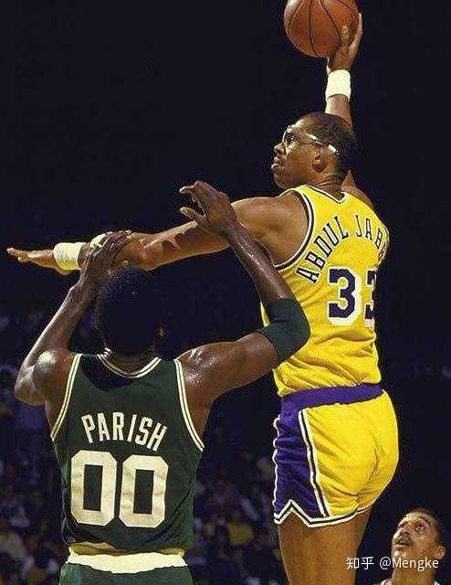 巅峰期的「天勾」贾巴尔有多强,他有哪些特点和轶事?