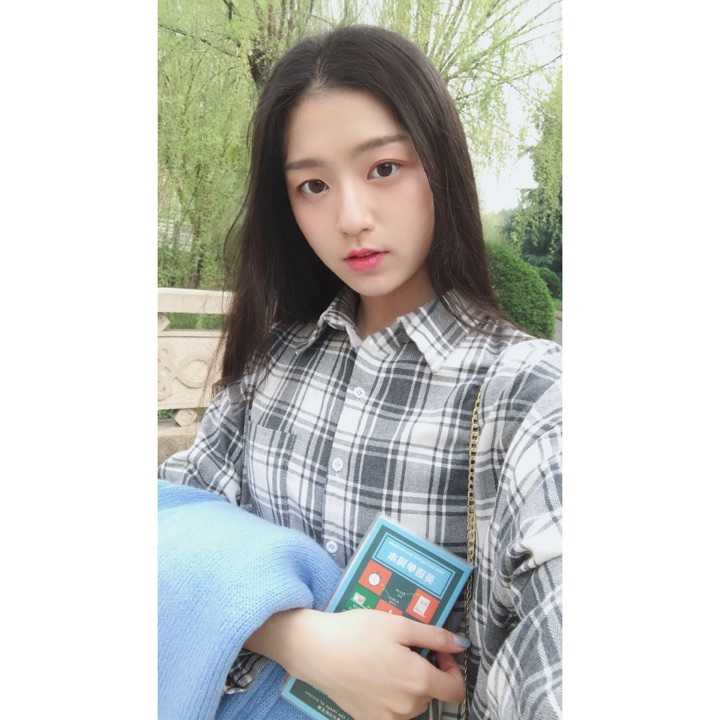 小姐姐能不能爆一爆十几岁时的照片女大真的会十八变嘛