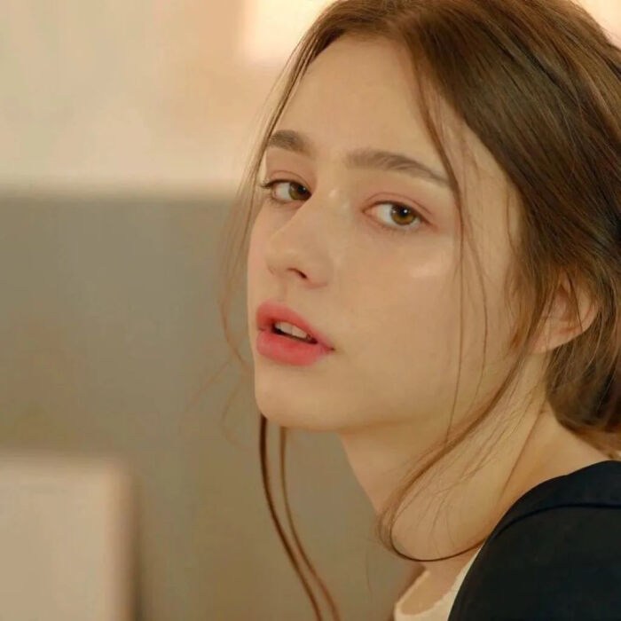 你们有没有什么看起来格调高的女生头像啊