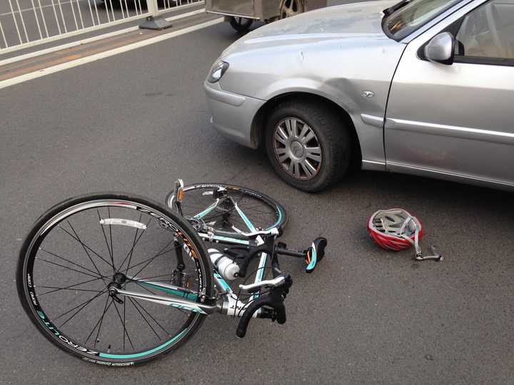 骑公路自行车摔过车的人,都来谈谈经历吧?