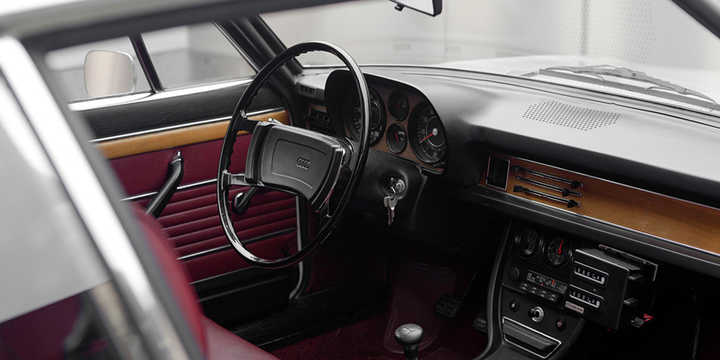 奥迪100 (c1) 轿车内饰 奥迪100(c2)