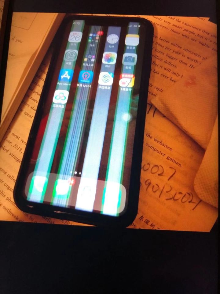 手机不小心摔了一下,这样是哪里坏了?