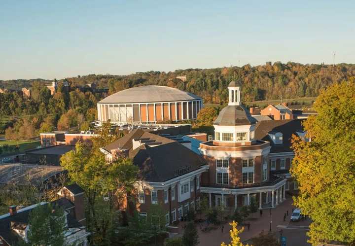 威斯康辛麦迪逊大学在美国人眼里是什么样的学校水平较好的专业等