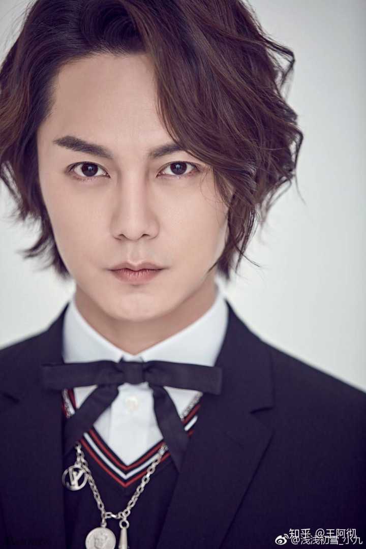 如何客观地评价尹正的长相?